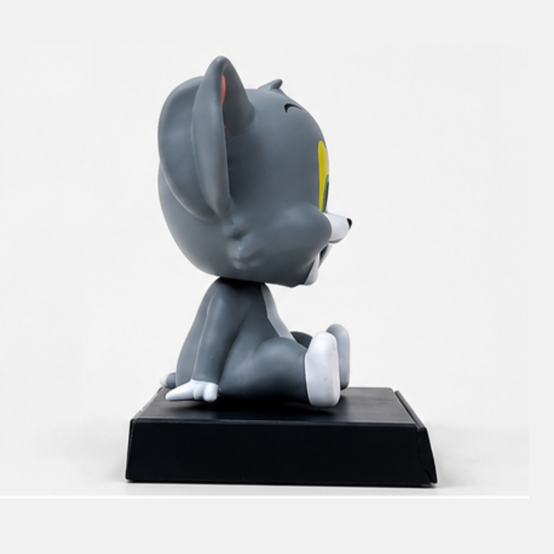 Tom Sitting Collectible Figure (12 cm) | Premium Cartoon Character PVC Action Figure | Cute Desk Decor & Gift for Kids, Collectors & Tom & Jerry Fans